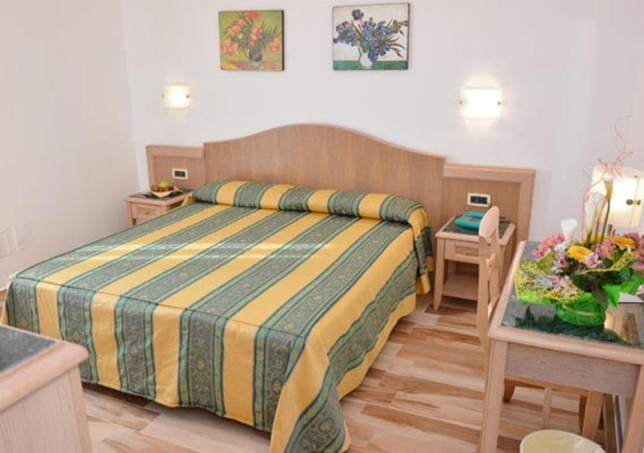 Hotel Thalas Club Торе дел'Орсо Екстериор снимка