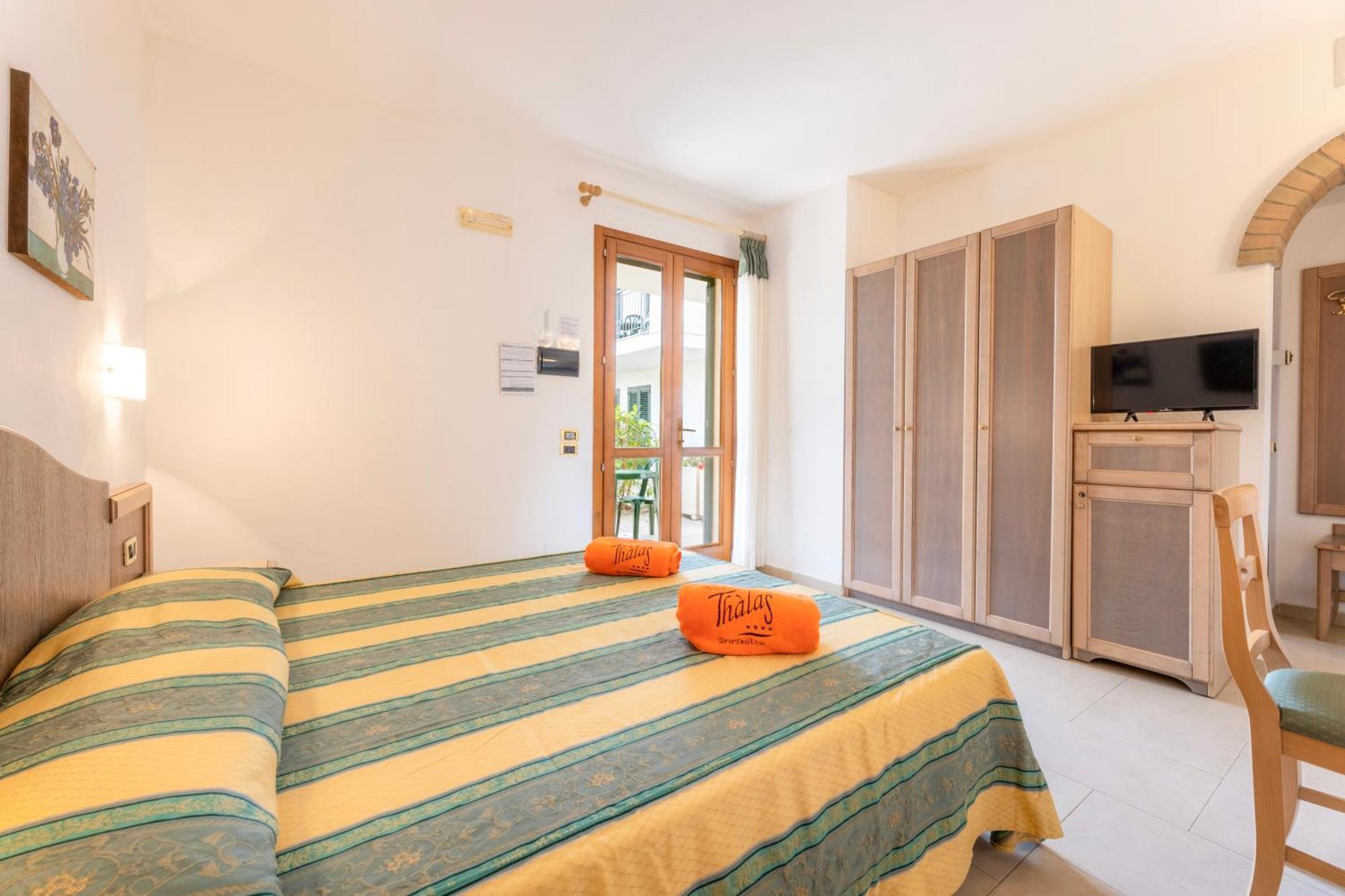 Hotel Thalas Club Торе дел'Орсо Екстериор снимка